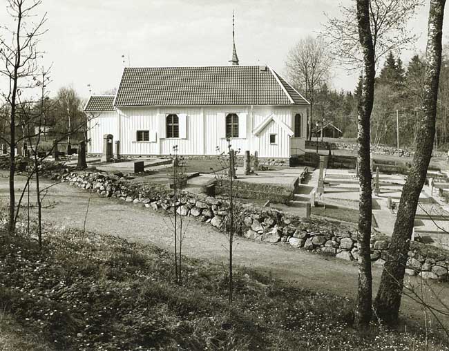 Brämhults kyrka från söder