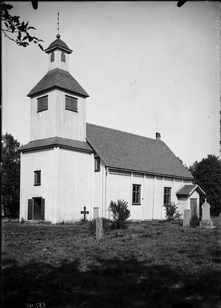 Töftedals kyrka från sydväst