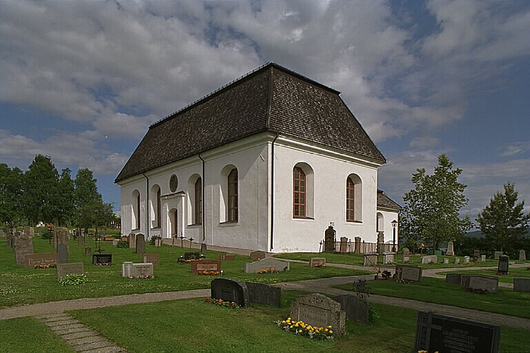 Attmars kyrka från sydöst