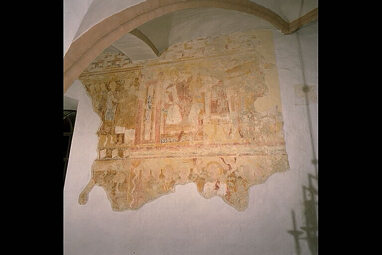 Romfartuna kyrka. Ett parti av målningarna på långhusets nordvägg. 
