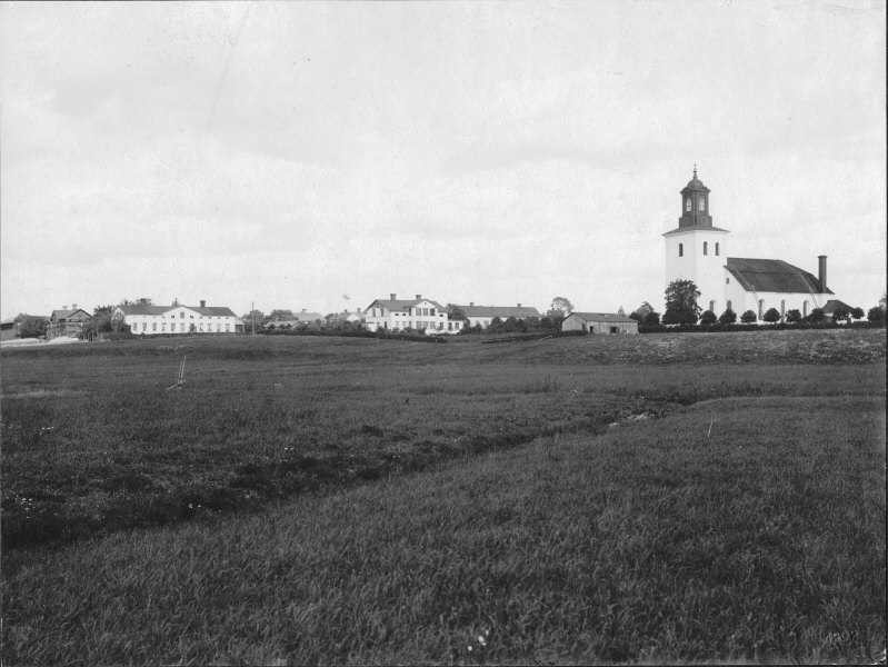 Torsåkers kyrka med omgivning från sydväst.