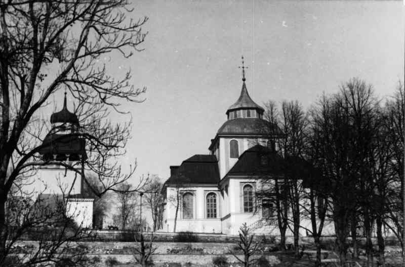 Ulrika Eleonora kyrka och klockstapeln.