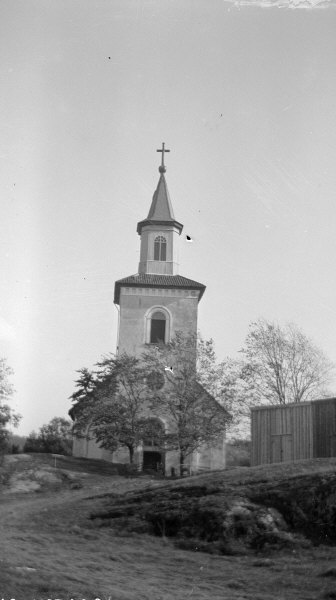 Krokstads kyrka från väster.