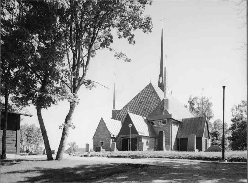 Aspeboda kyrka med omgivning från sydväst. Omkring 1963.