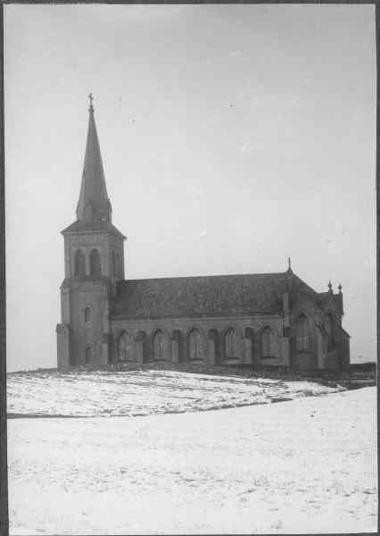 Torekovs kyrka från söder. Kyrkan kraftigt ombyggd 1950-1953. 
