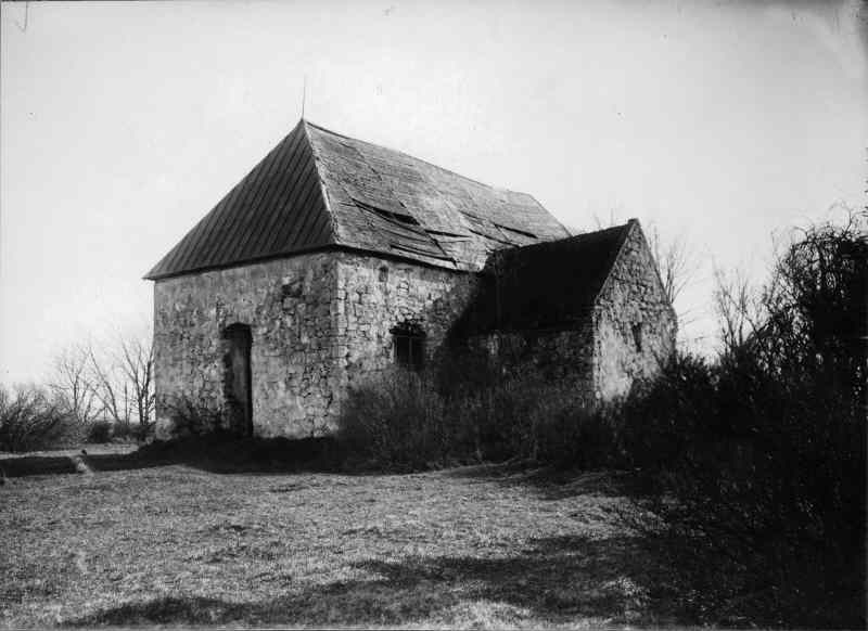 Ignaberga gamla kyrka mot sydväst