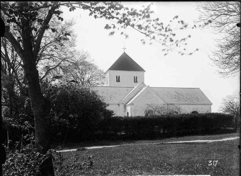 Östra Sönnarslövs kyrka mot öster