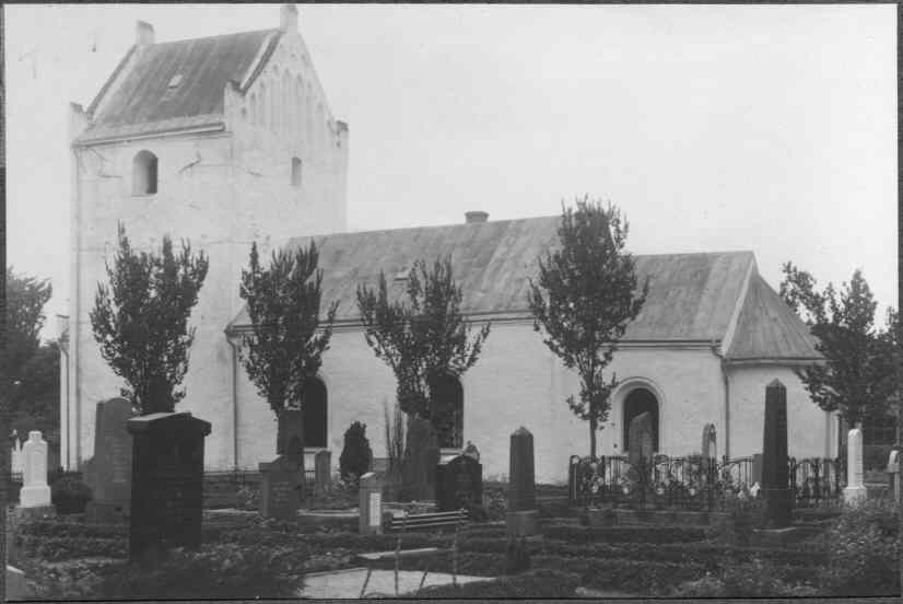 Annelövs kyrka mot söder