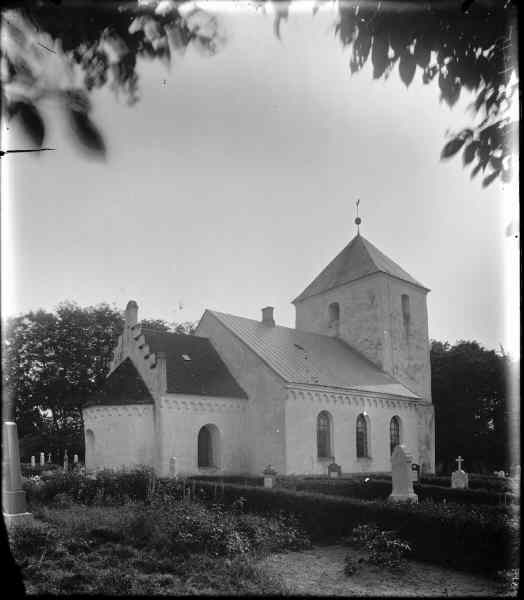 Västra Alstads kyrka mot nordöst