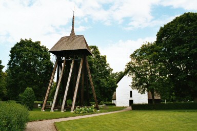 Klockstapel invid Götene kyrka. Neg.nr 03/209:17.jpg