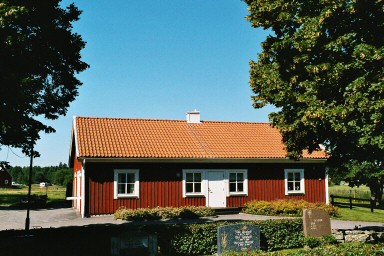 Ekonomibyggnad vid Vättlösa kyrkogård. Neg.nr 03/214:04.jpg