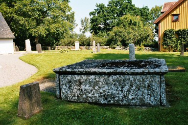 Gravtumba på Ledsjö kyrkogård. Neg.nr 03/216:10.jpg