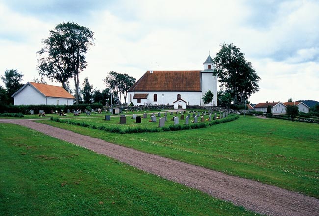 Kyrkogårdens norra del.