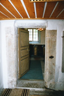 Skeby kyrka. Portal från vapenhus/sakristia till långhus. Neg.nr 03/199:05.jpg