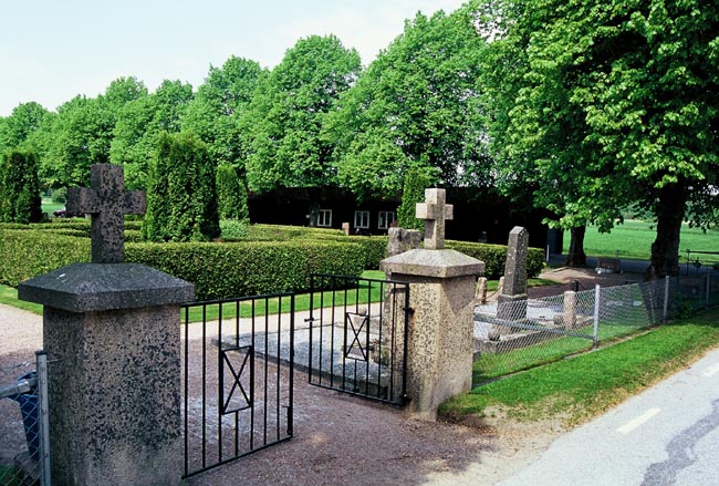 Kyrkogårdens yngre del.