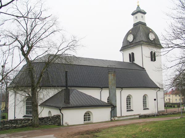 Kristdala kyrka från nordost.