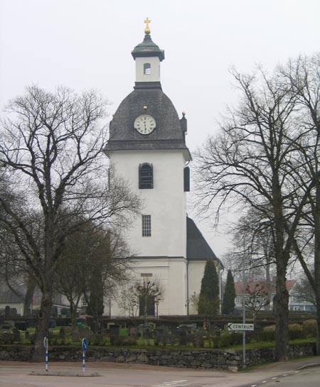 Kristdala kyrka från väster.