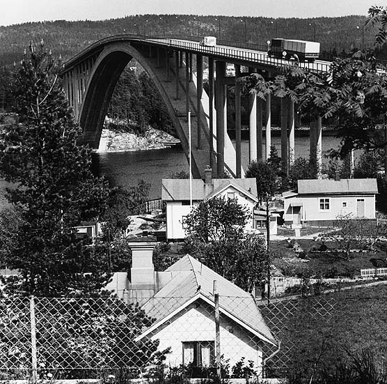 Sandöbron. Bilden troligen från slutet av 1960-talet.
