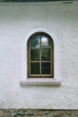 Marums kyrka, fönster i sakristians nordfasad. Neg.nr 03/277:13.jpg