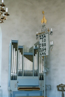 Nummertavla och kororgel i Jungs kyrka. Neg.nr. 04/133:22. JPG.