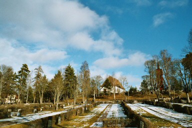 Korsberga kyrka sedd från nya kyrkogården. Neg.nr. 03/237:22. JPG. 