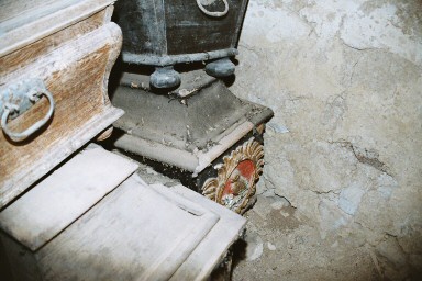 Kistor i Papegojas gravkammare under Korsberga kyrka. Neg.nr. 03/233:22. JPG.