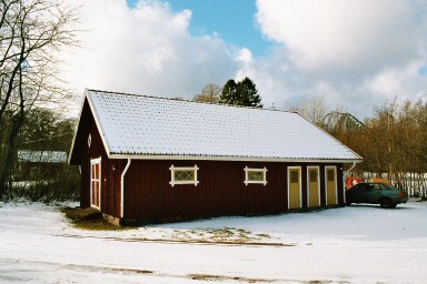 Kyrkstall vid Norra Fågelås kyrkogård. Neg.nr. 03/238:13. JPG. 