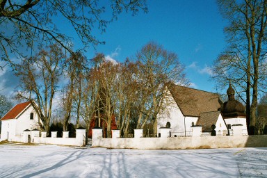 Norra Fågelås kyrka och kyrkogård från sydväst. Neg.nr. 03/238:12. JPG. 