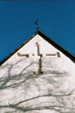 Västra gavelröstet med tegelblindering och flöjel på Norra Fågelås kyrka. Neg.nr. 03/239:14. JPG. 