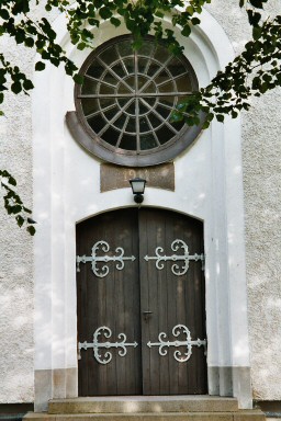 Södra ingången till Dimbo kyrka. Neg.nr. 04/315:05. JPG. 