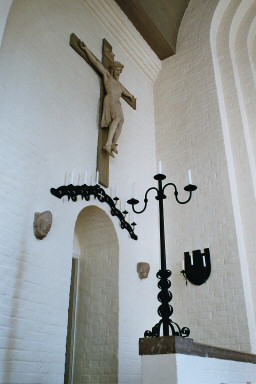 Parti av kor i Baltaks kyrka med sakristidörr. Neg.nr. 04/185:14. JPG.