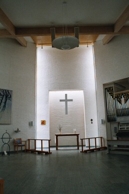 Interiör av Hjo folkhögskolas kapell. Neg.nr. 03/251:17. JPG.