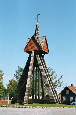 Klockstapel vid Brandstorps kyrka. Neg.nr. 04/176:03. JPG. 