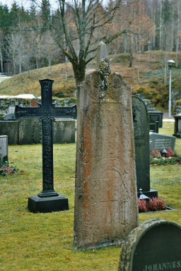 Äldre gravstenar på Norra Hestra kyrkogård. Neg.nr. B963_046:16. JPG. 