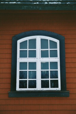 Långhusfönster på Bottnaryds kyrka. Neg.nr. B963_062:16. JPG. 