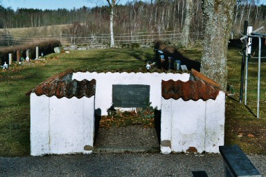 Inhägnad grav på Hols kyrkogård. Neg.nr. B961_063:02. JPG. 