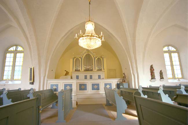 Tönnersjö kyrka, interiör. Vy mot norra korsarmen/orgelläktare.