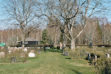 Sjötorps kyrkogård, sedd från väster. Neg.nr 04/288:23.jpg