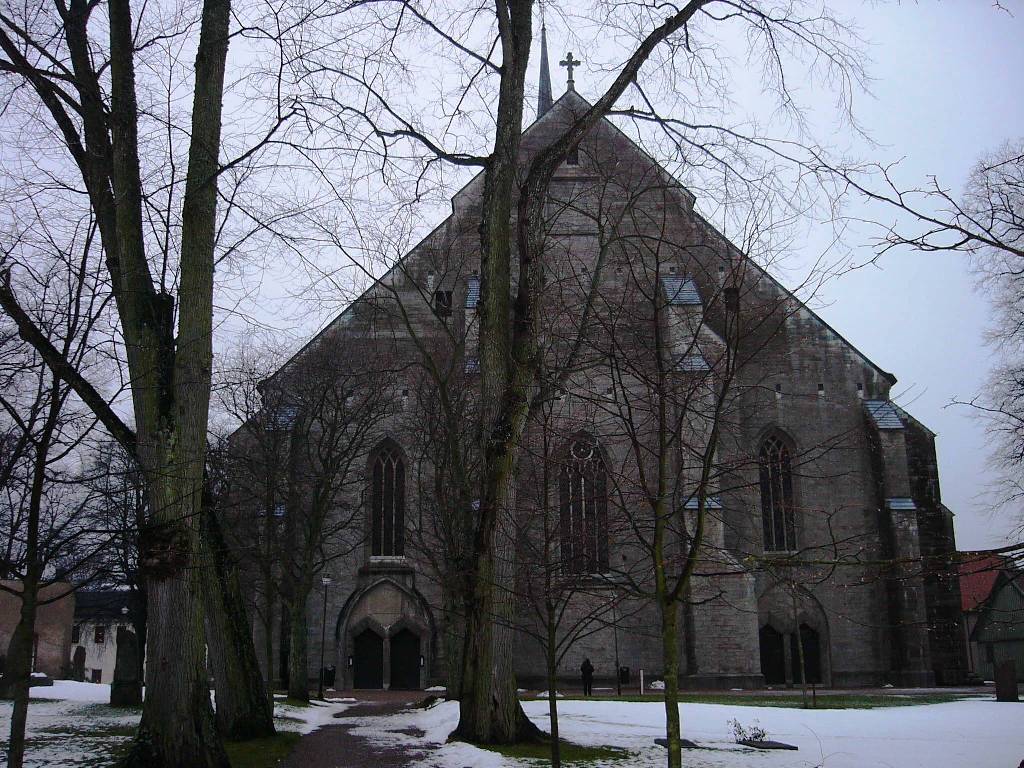 Vadstena klosterkyrka från öster.