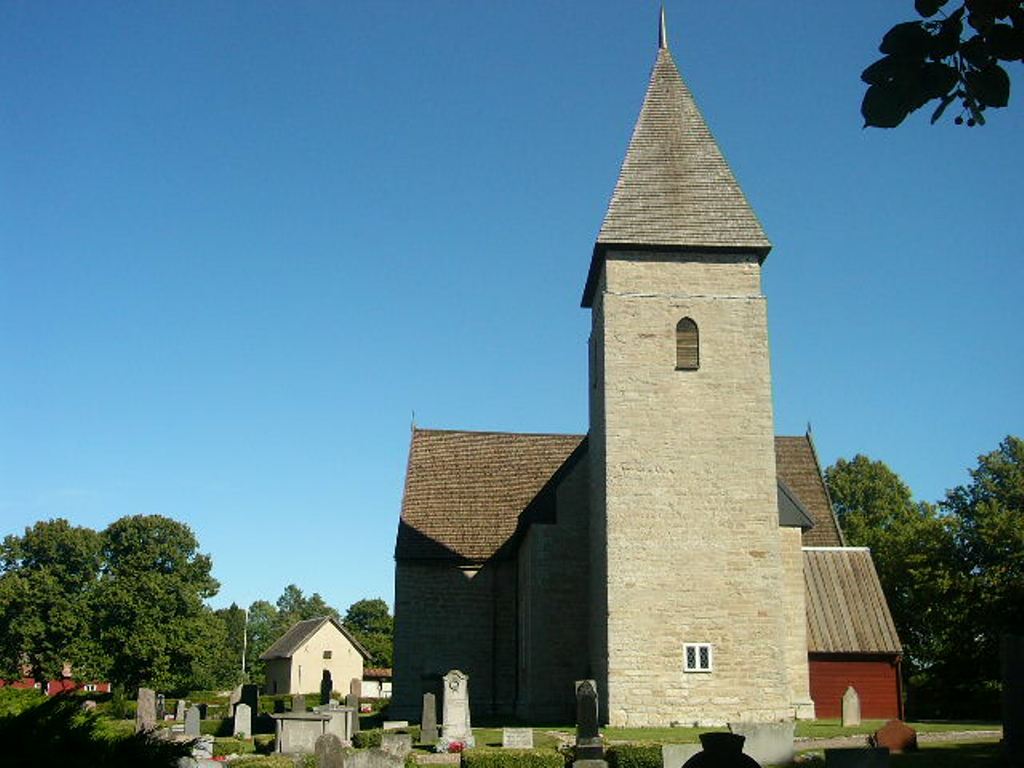 Rogslösa kyrka från väster.