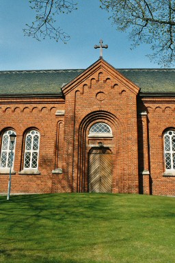 Östportalen i Töreboda kyrka. Neg.nr 04/288:03.jpg