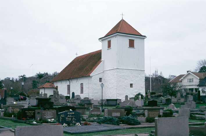 Styrsö kyrka från nordväst. 