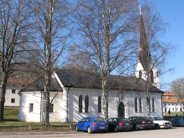 Kyrkans norra långsida. 
