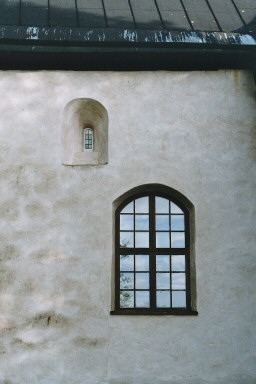 Sveneby kyrka. Fönster i långhusets sydfasad. Neg.nr 04/250:03.jpg