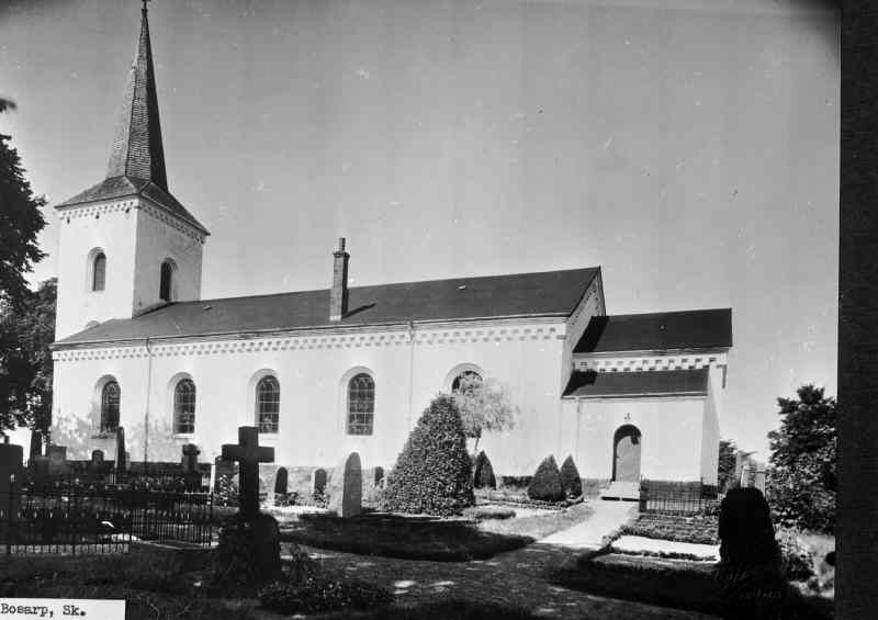 Bosarps kyrka från söder	
