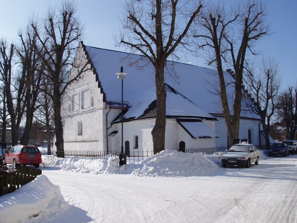 Drothems kyrka från nordöst.