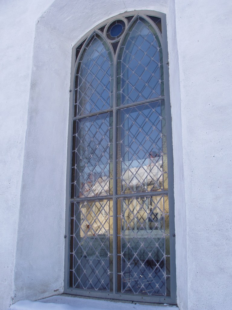 Drothems kyrka, gjutjärnsfönster med blyspröjs.