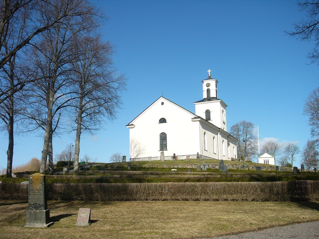 Kuddby kyrka från nordöst.