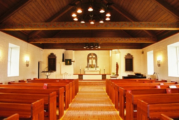 Långhuset i Surte kyrka sett mot koret, från V.