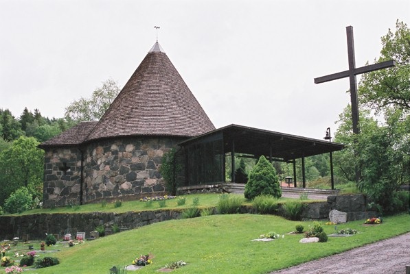 Kapellet på Surte begravningsplats uppfördes 1940-41, från NV.
